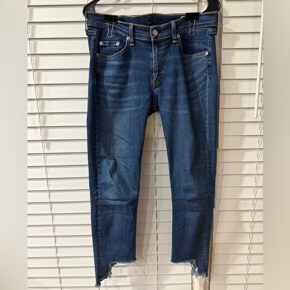 Stylish Dark Blue Cropped Jeans for Women! Size 30! Best Offer Accepted! 💙